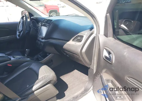 2018 Dodge Journey Crossroad z USA, uszkodzony, nr VIN 3C4PDCGG6JT476622